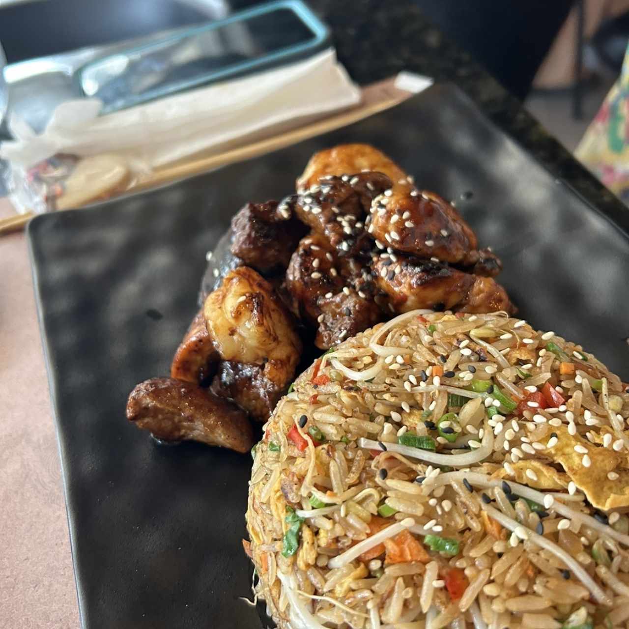 Yakimeshi Mixto (pollo, filete y langostinos)