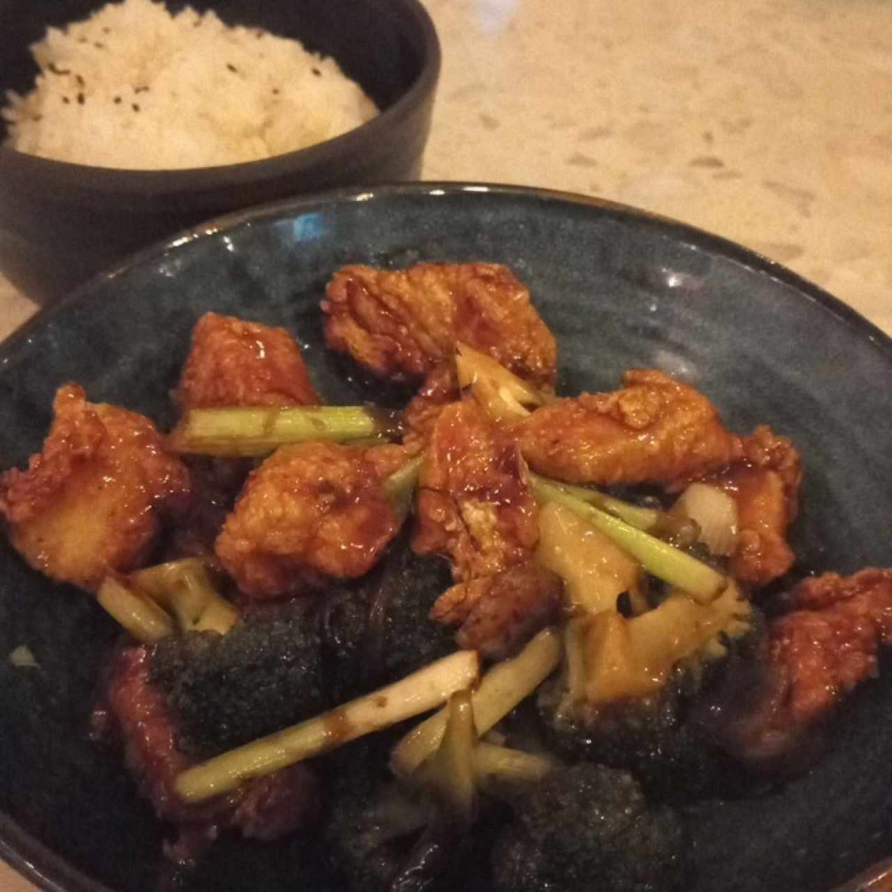 Platos Calientes - Mongolian chicken