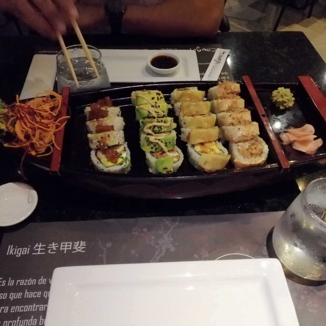 Tori BBQ, Tokio, Sakura y Tropical Rolls