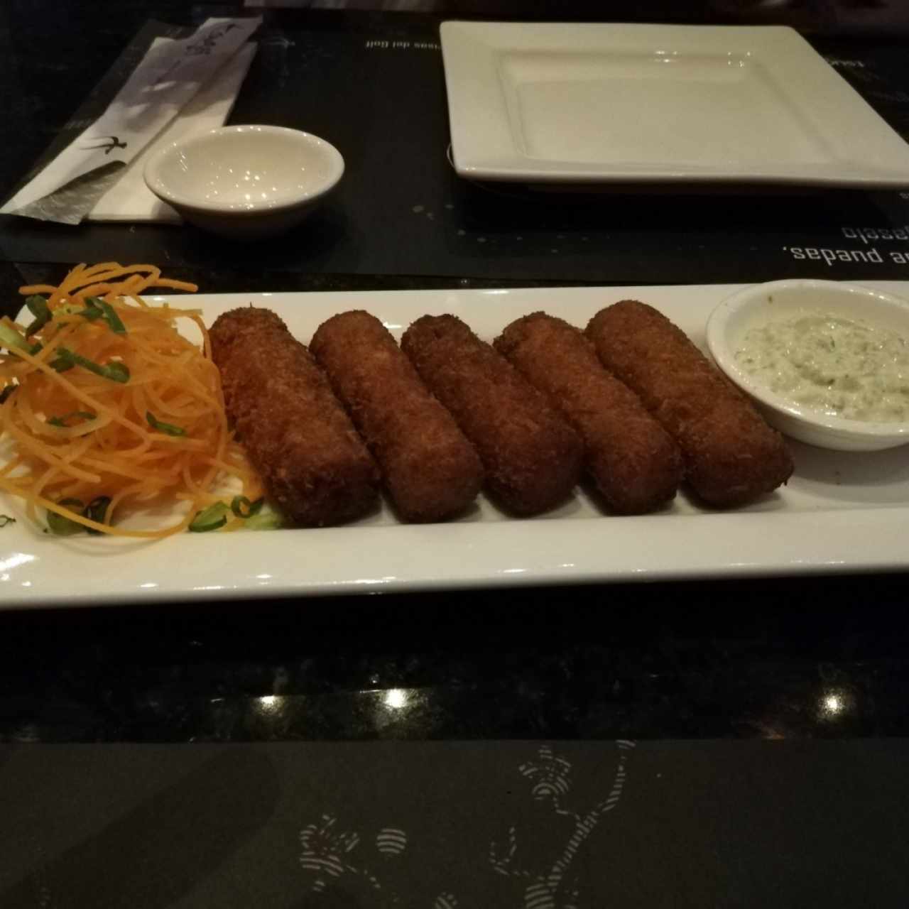 Entradas Calientes - Croqueta de Salmón