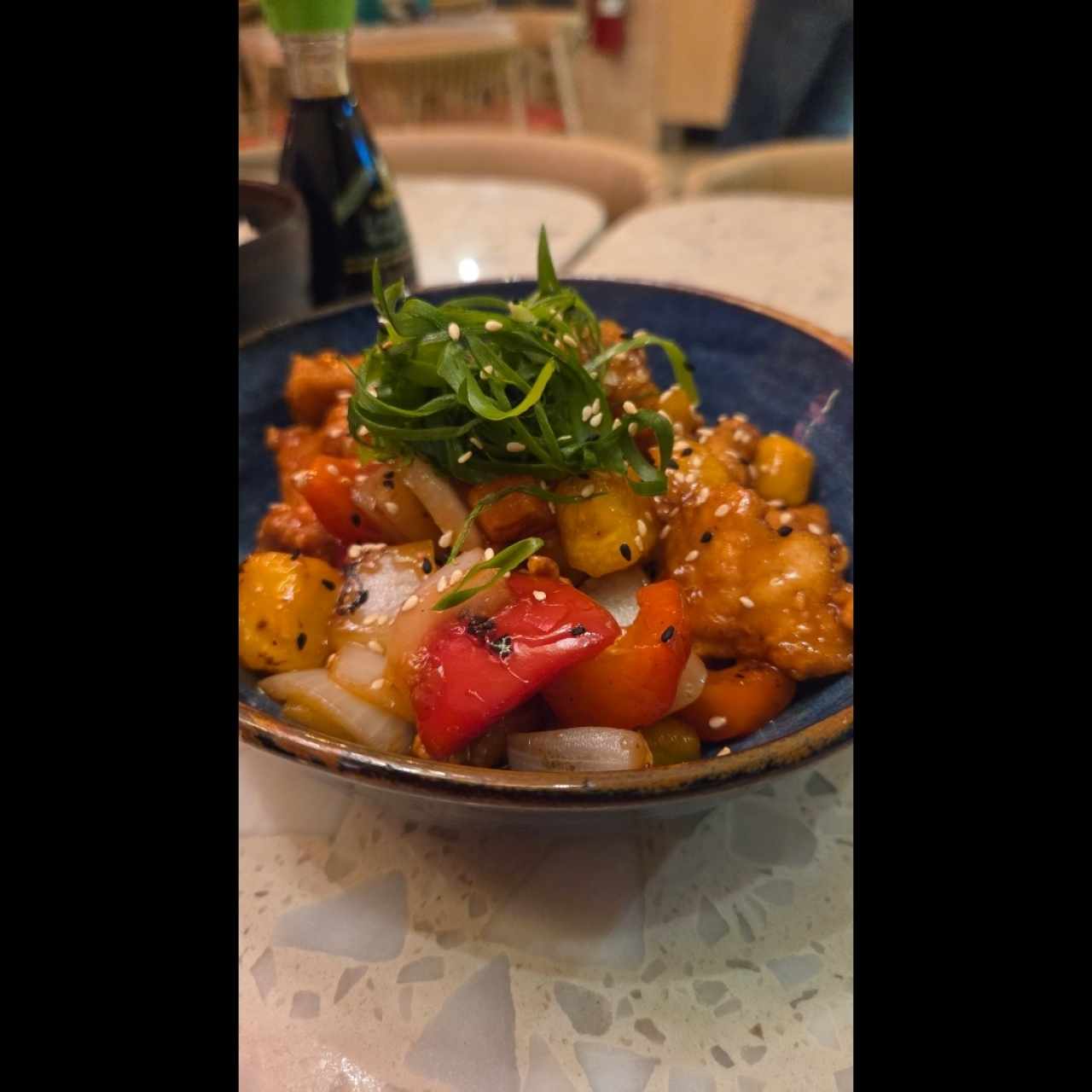 Pollo Agridulce acompañado con arroz de Jazmin
