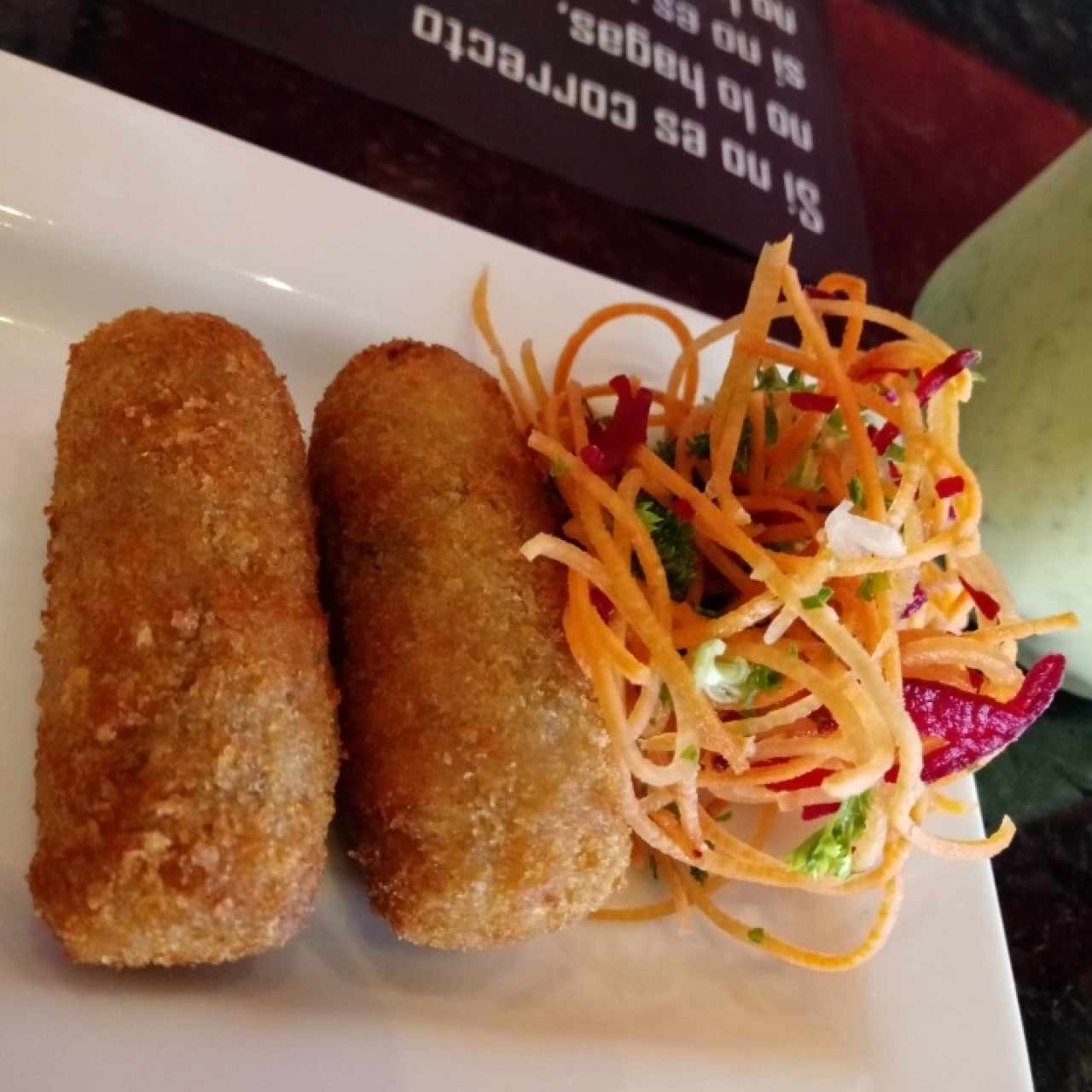 Entradas Calientes - Croqueta de Salmón