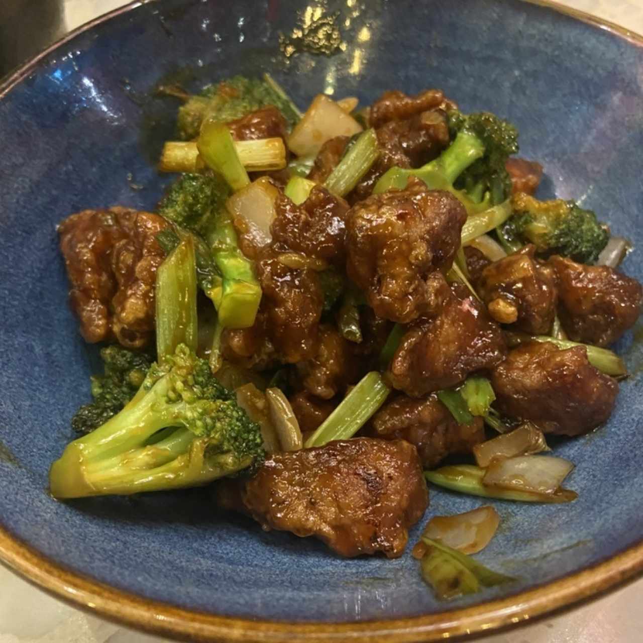 Platos Calientes - Mongolian Beef