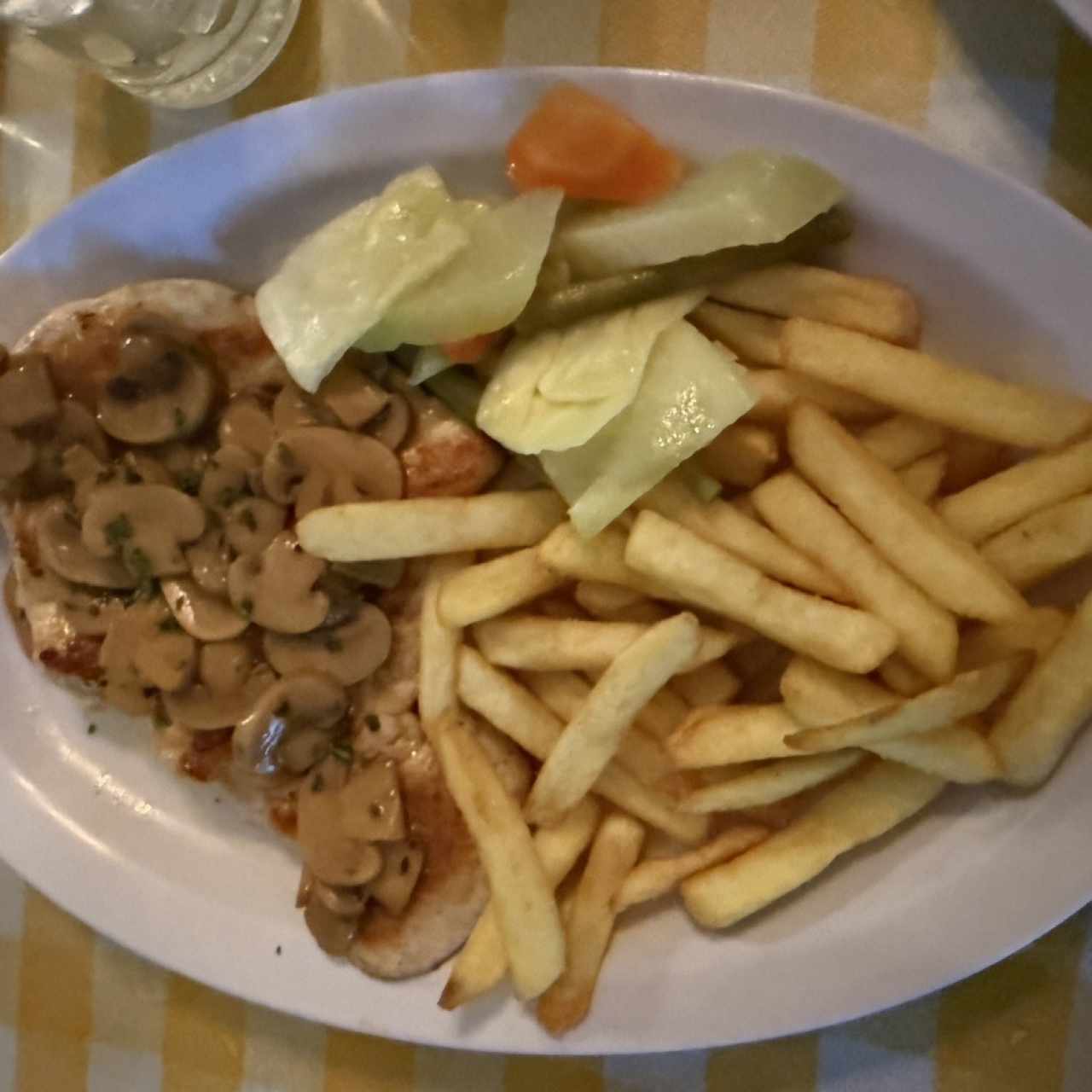 Filete de Pollo en Salsa de Vino y Hongos