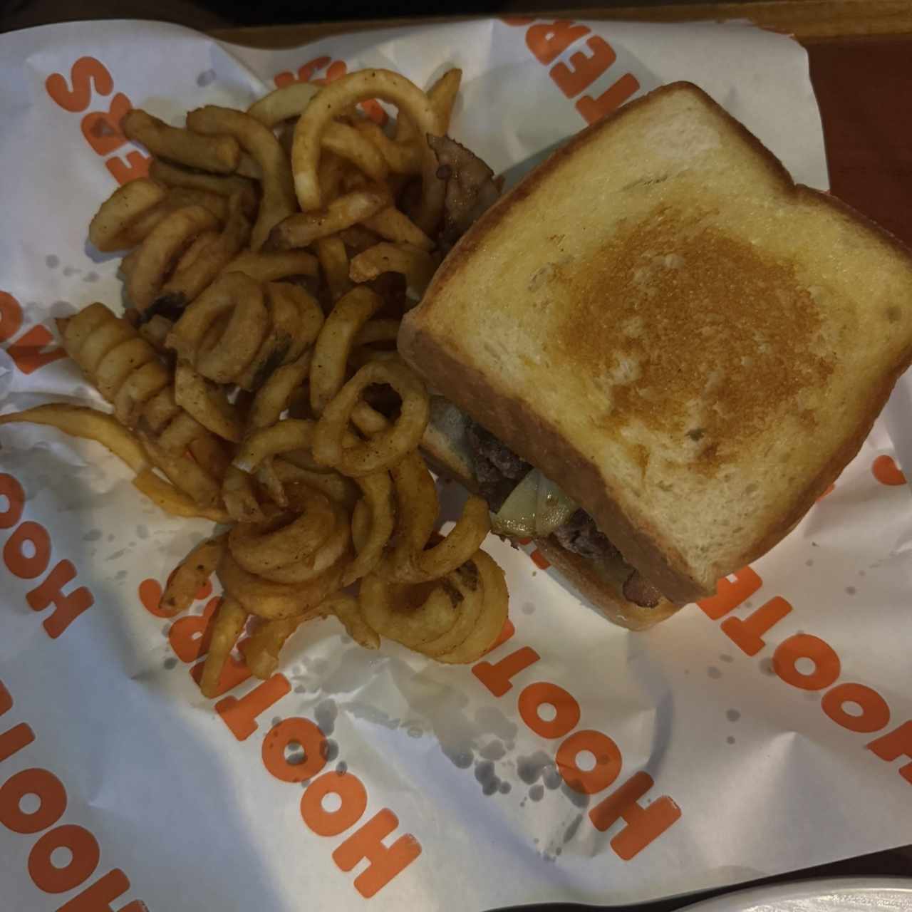 SÁNDWICHES - PHILLY CHEESESTEAK SANDWICH