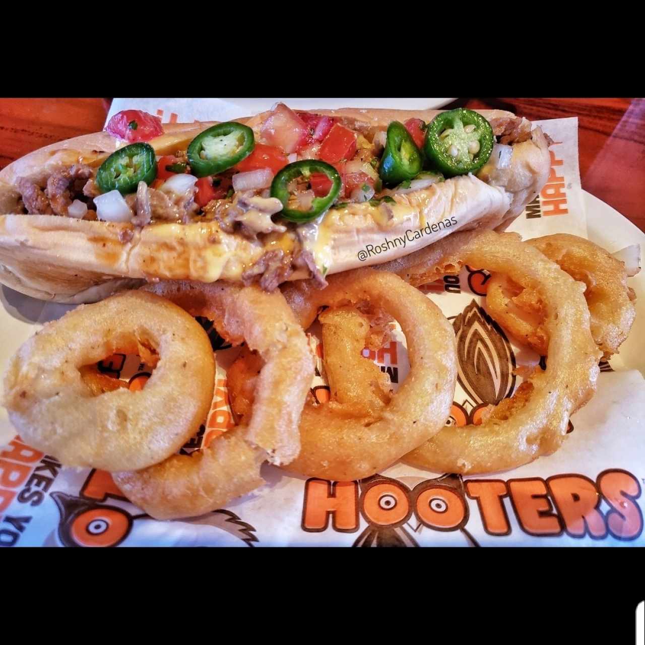 Philly Steak Sándwich - Hooters (Bella Vista)