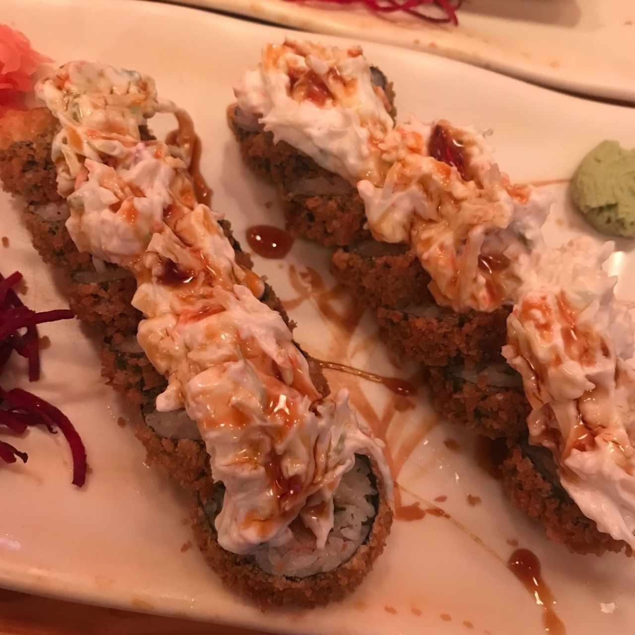 Rolls especiales - Dragón. Exquisito sabor y buena atención. 