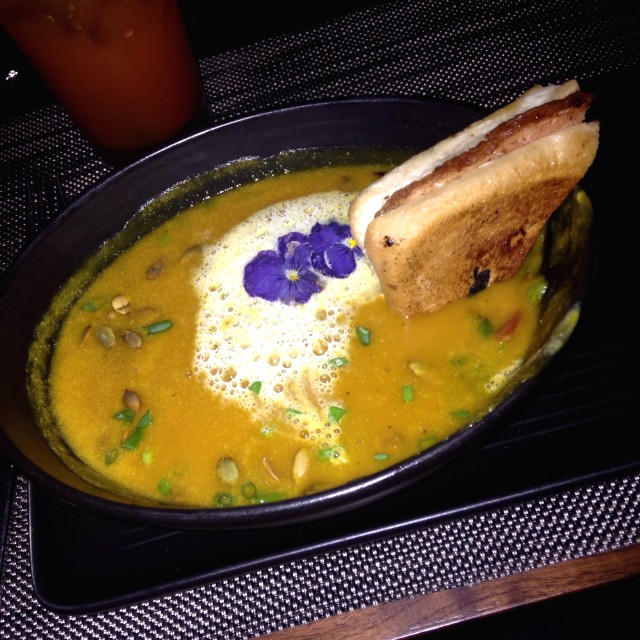 Sopa De Zapallo Y Coco Con Blt Sandwich