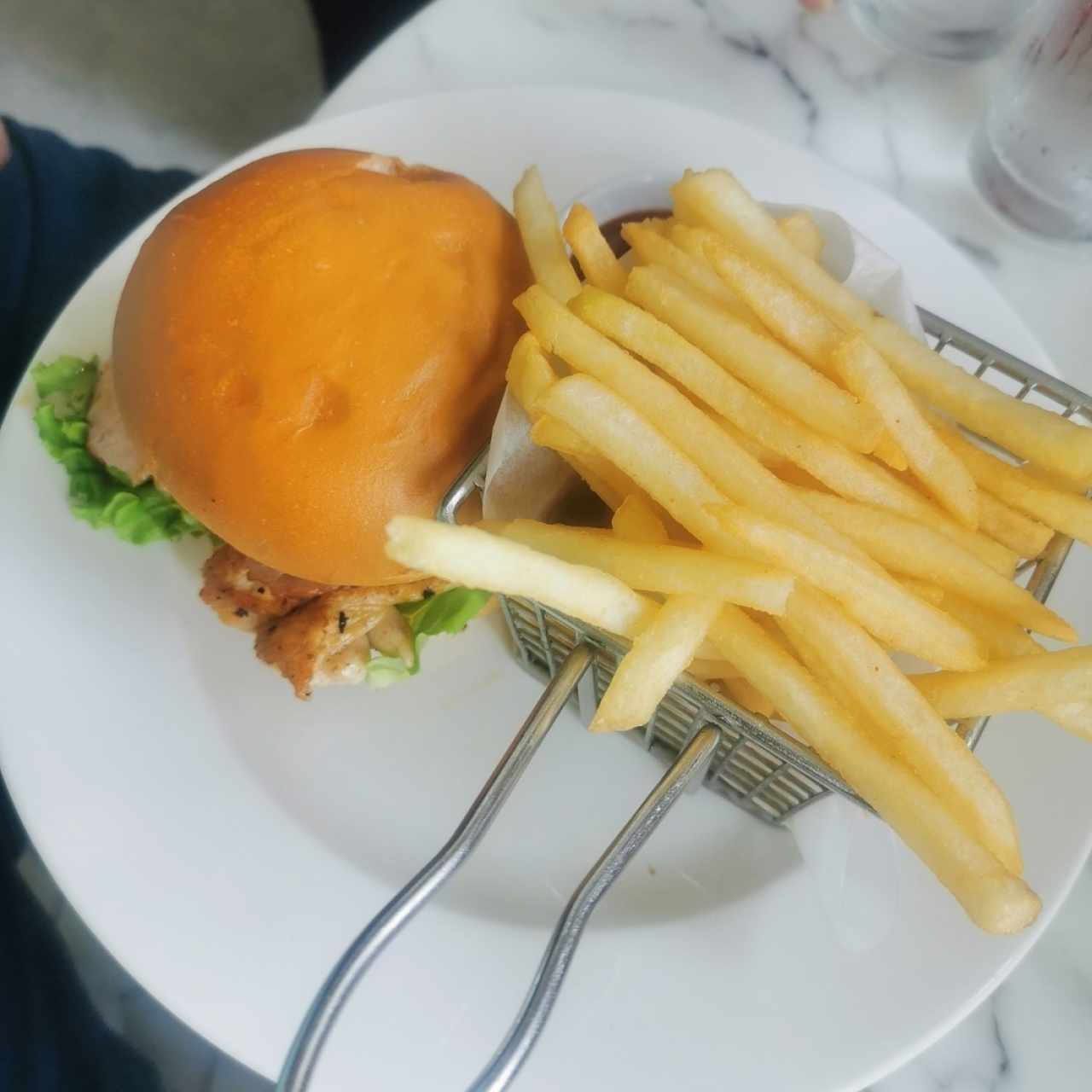 EMPAREDADOS - CHICKEN SANDWICH