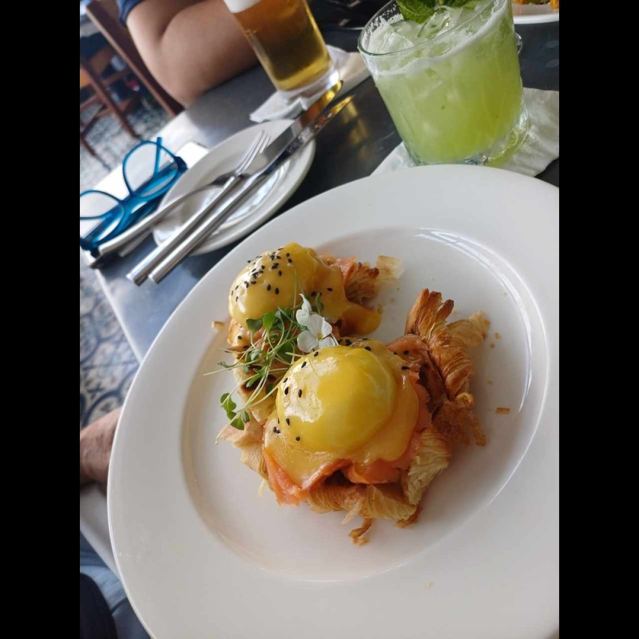 HUEVOS BENEDICTO CON SALMÓN AHUMADO
