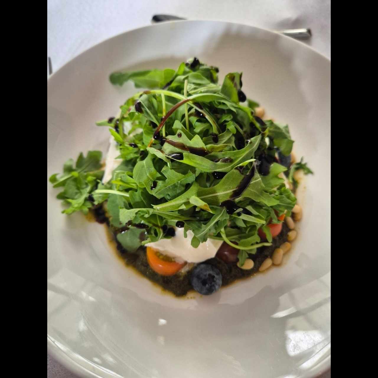 ENTRADAS - ENSALADA DE BURRATA