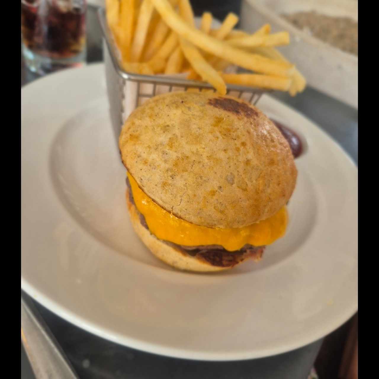 EMPAREDADOS - HAMBURGUESA CLÁSICA