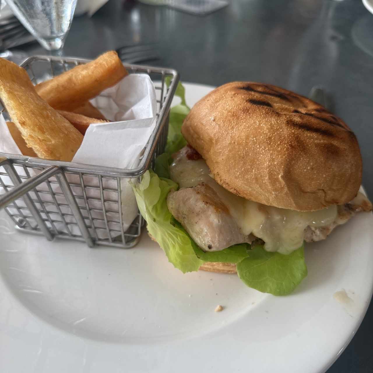 EMPAREDADOS - CHICKEN SANDWICH