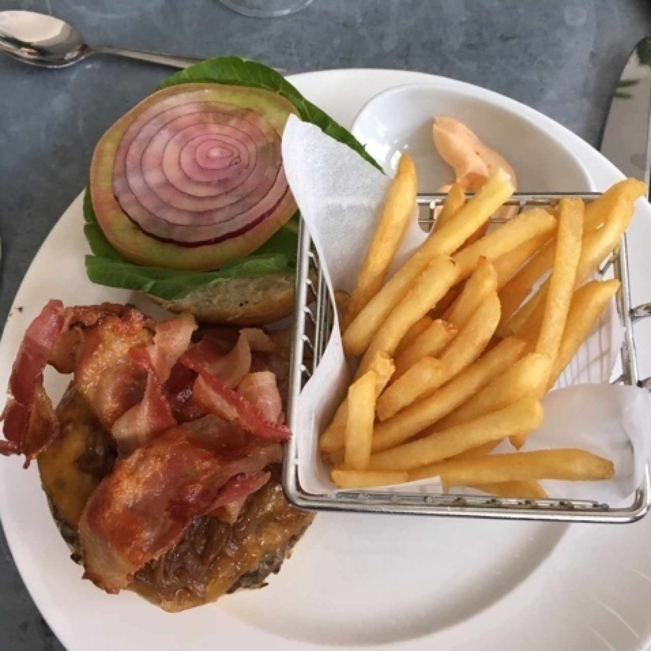 Platos Fuertes - Hamburguesa clásica