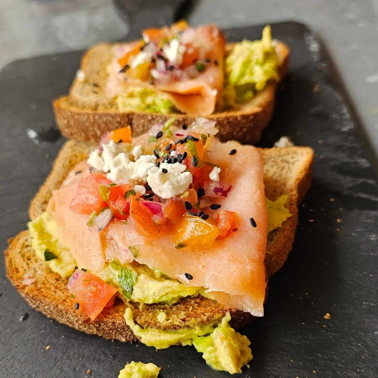 Avocado Toast con Salmón Ahumado