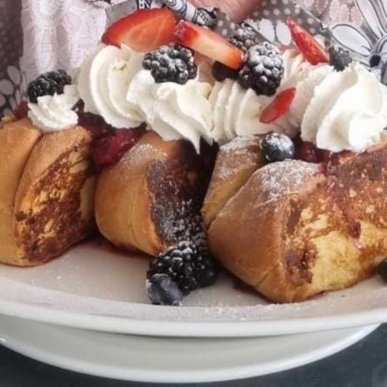 Tostadas francesas con frutos rojos