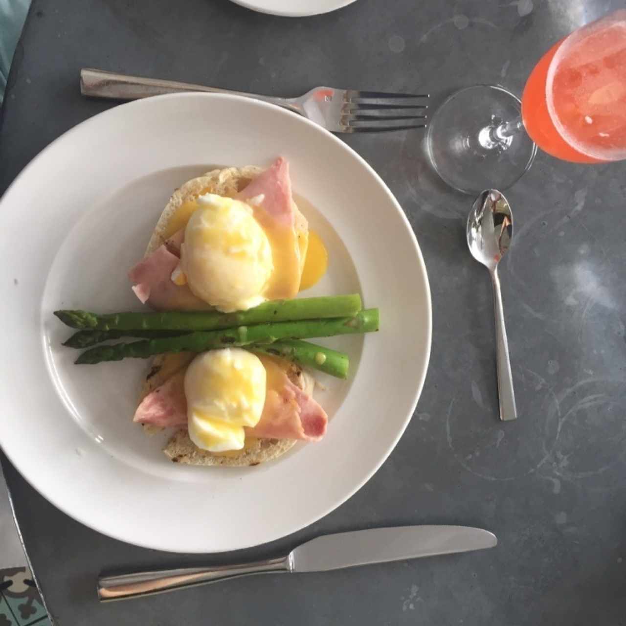 Huevos Benedictos con Jamón