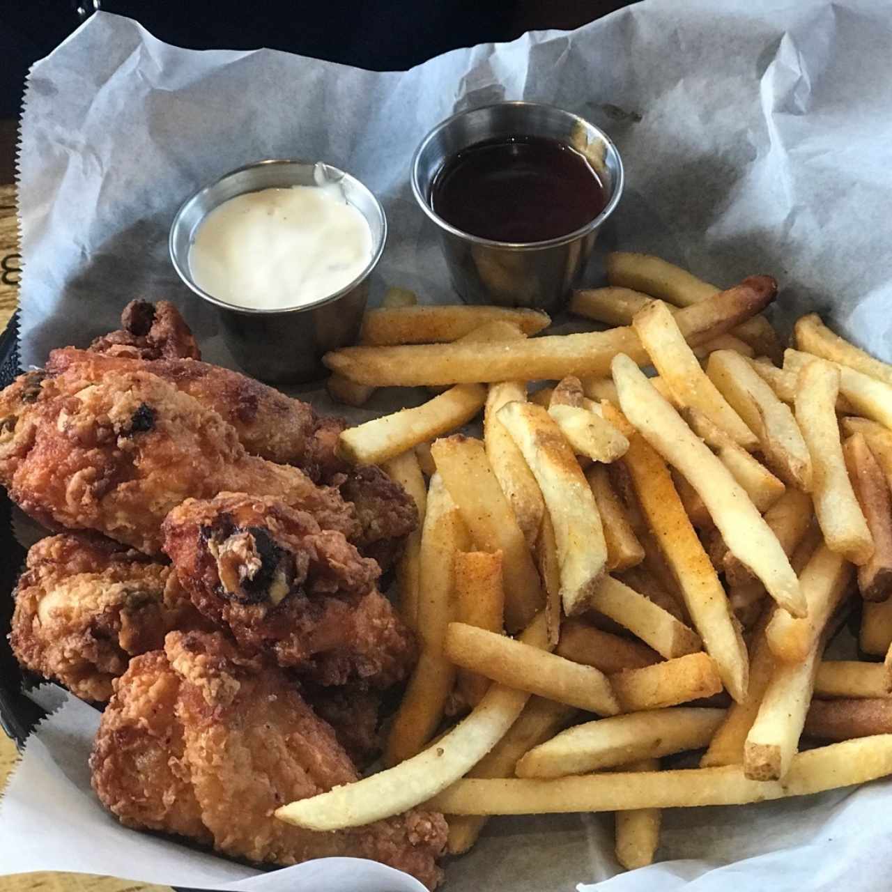 wings con papas 7.99 