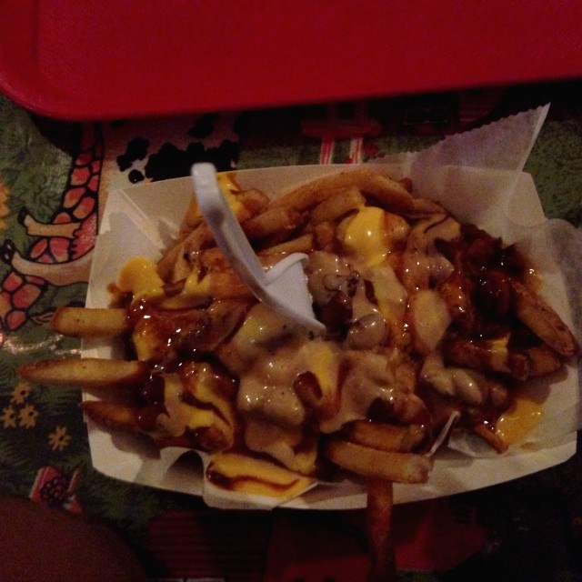 Papas fritas con chili y queso