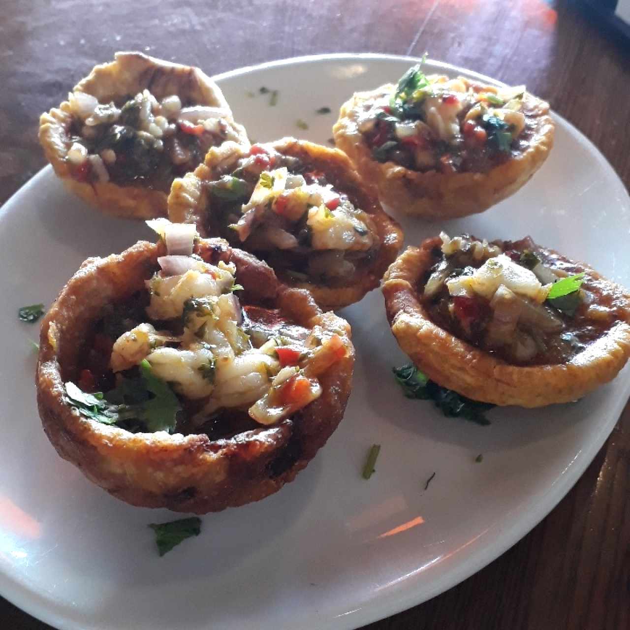 canastitas rellenas de camarones al ajillo 