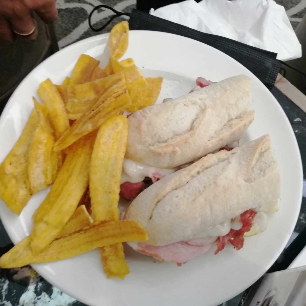 Emparedados & Más - Panini Cubano