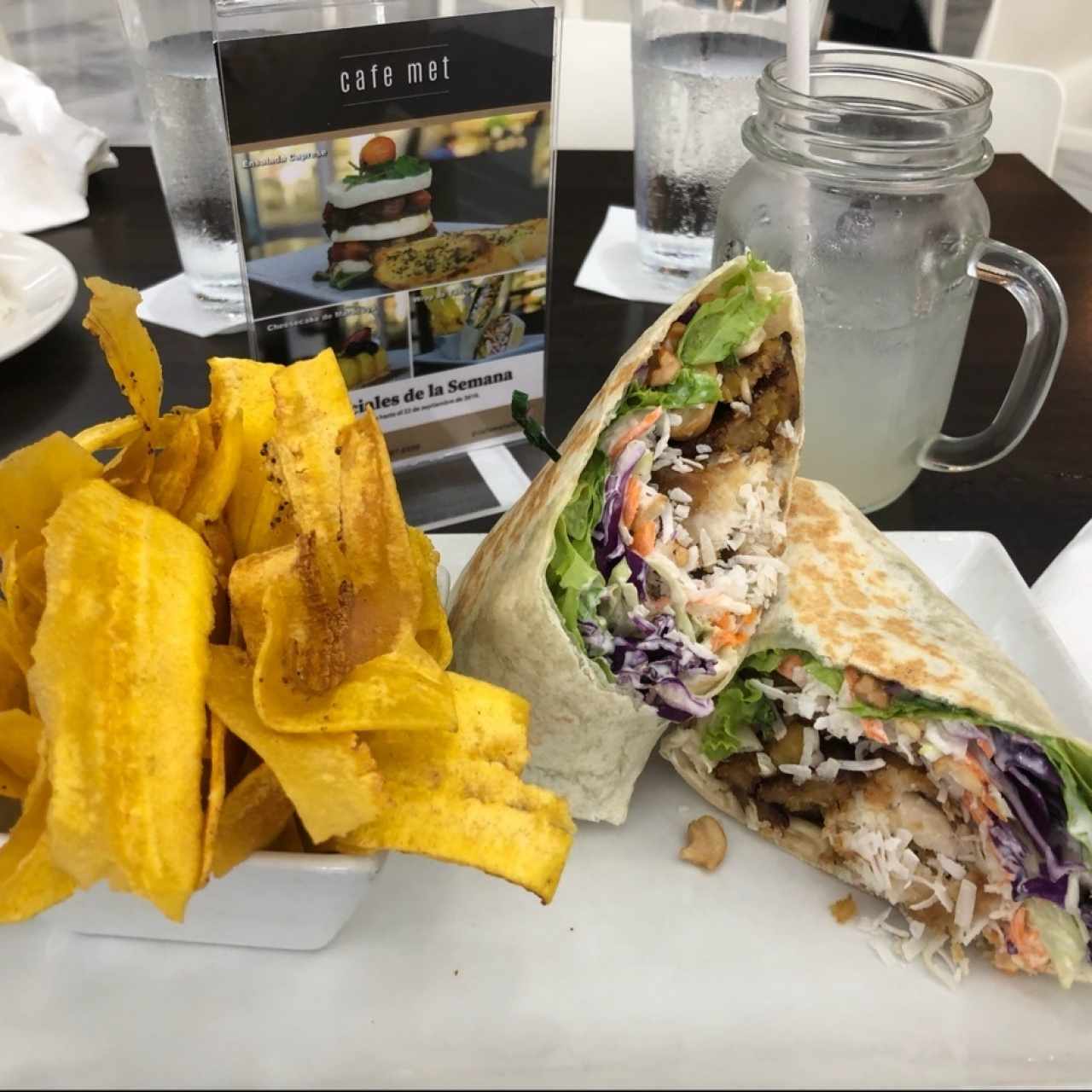 Wrap de corvina con limonada