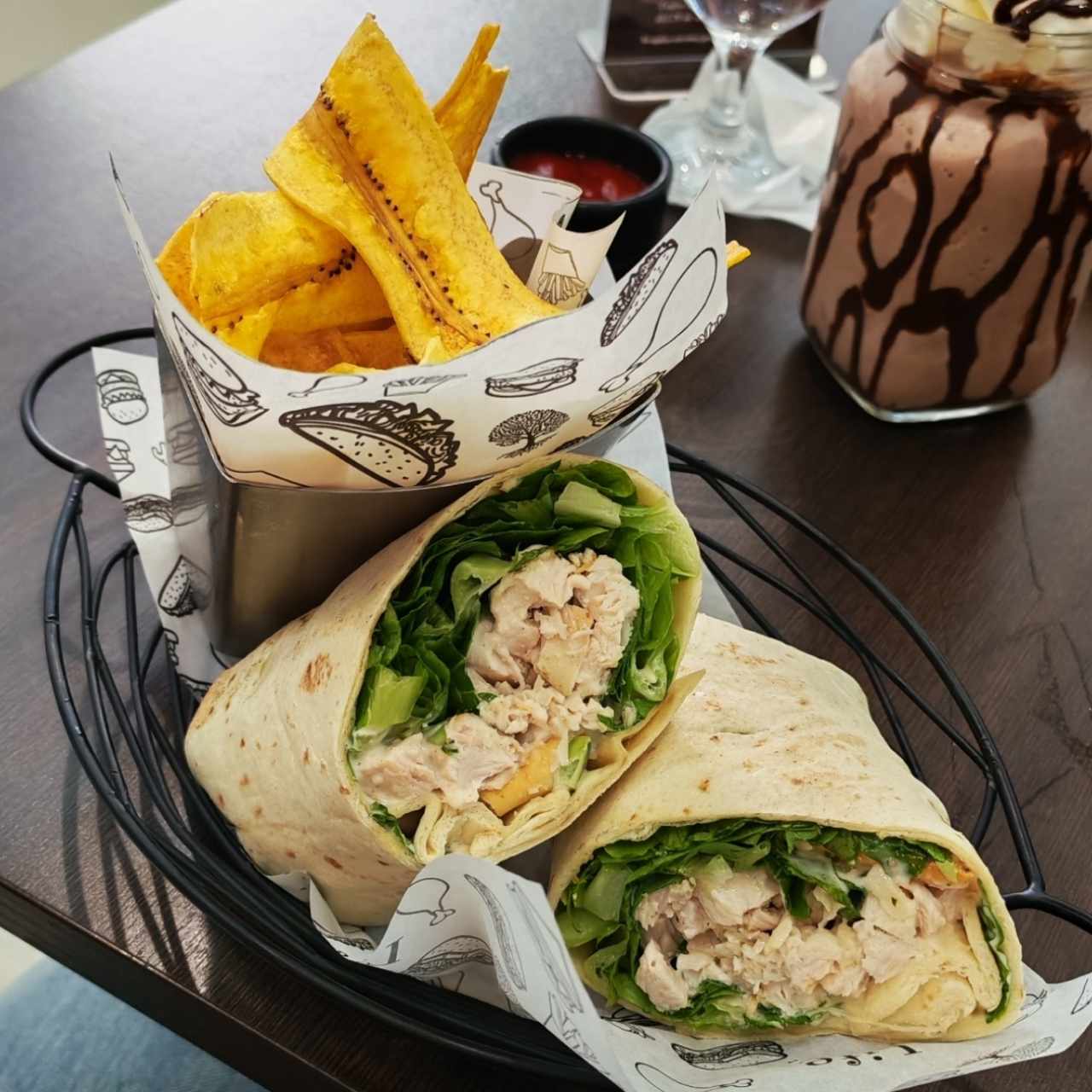 Wrap de Ensalada Caesar con pollo