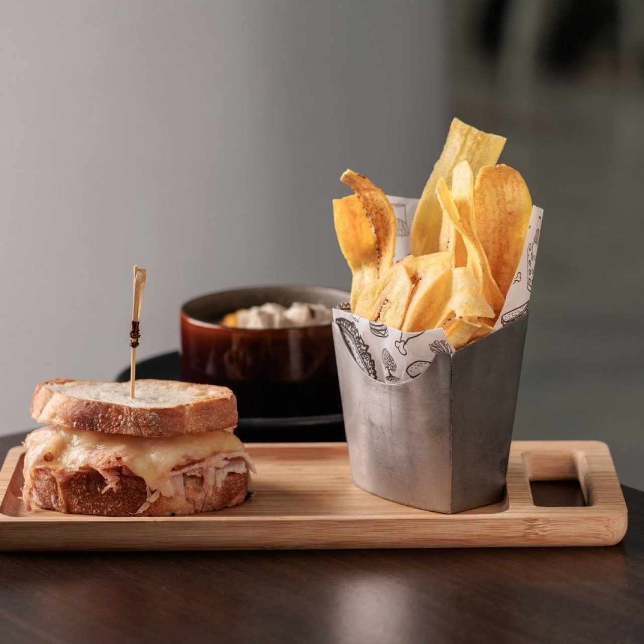 1/2 derretido de jamon aumado y queso provolone Soup 8oz. + Iced Tea or Lemonade