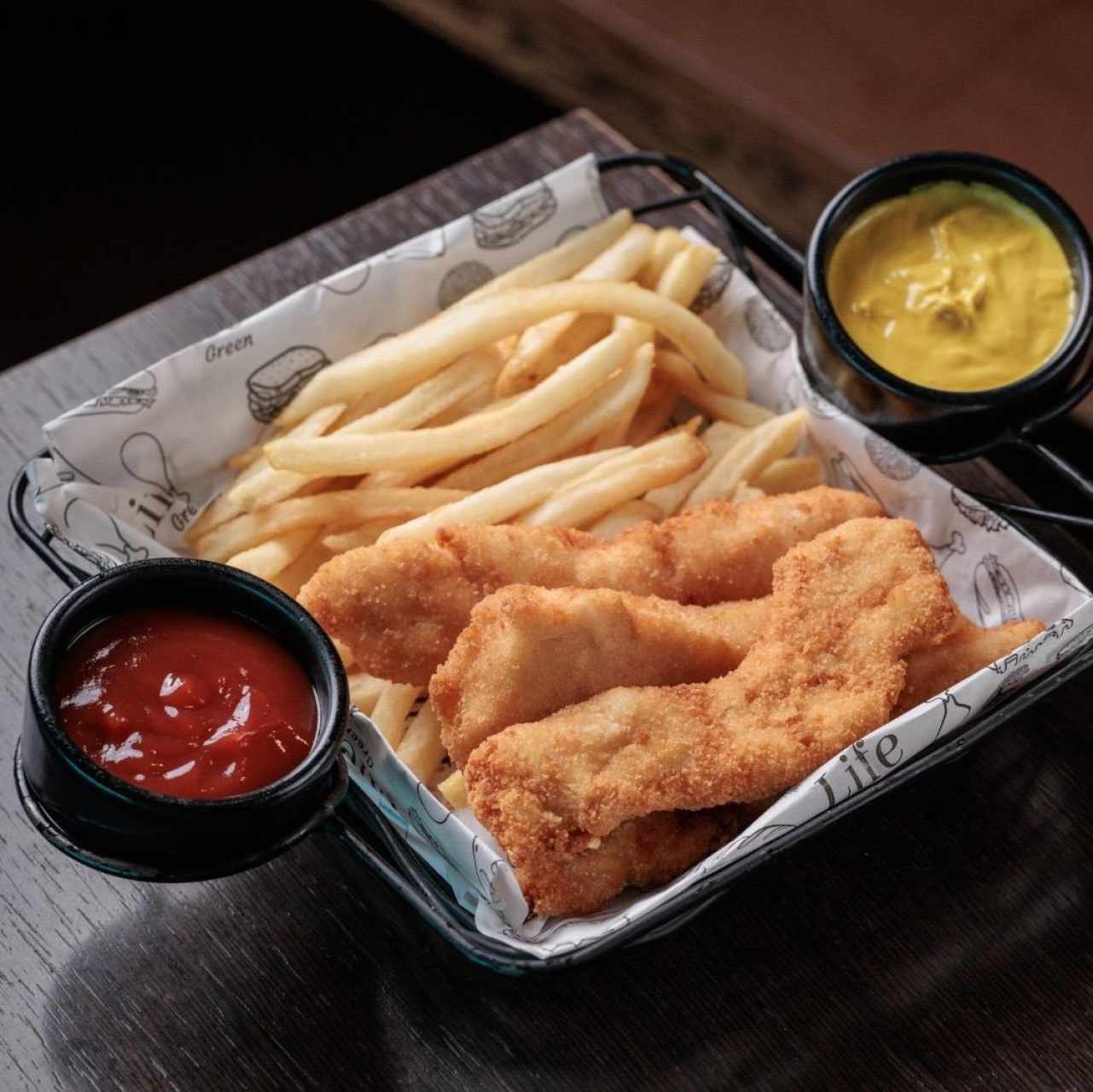 Deditos de Pollo y papas fritas