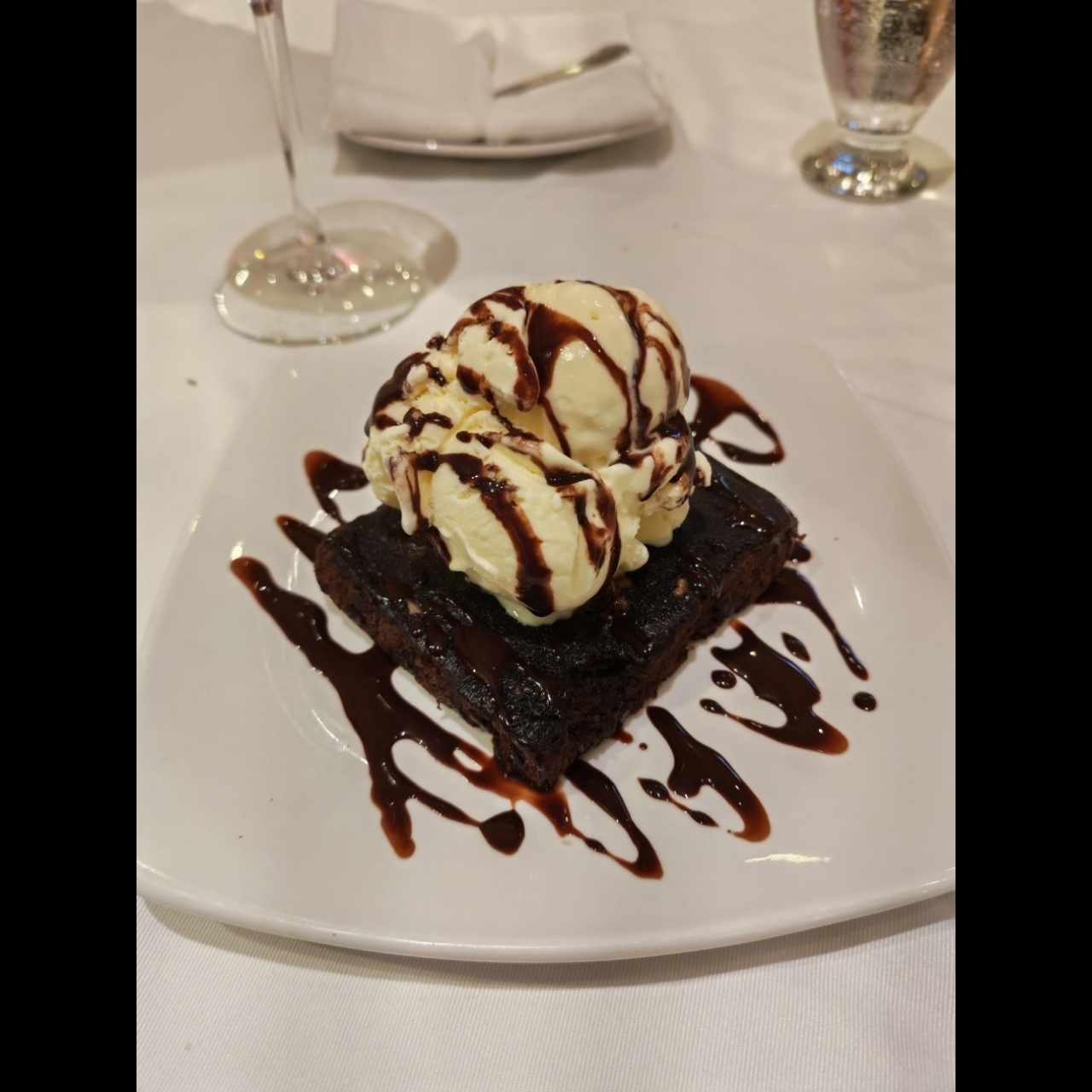 Brownie con Helado de Vainilla