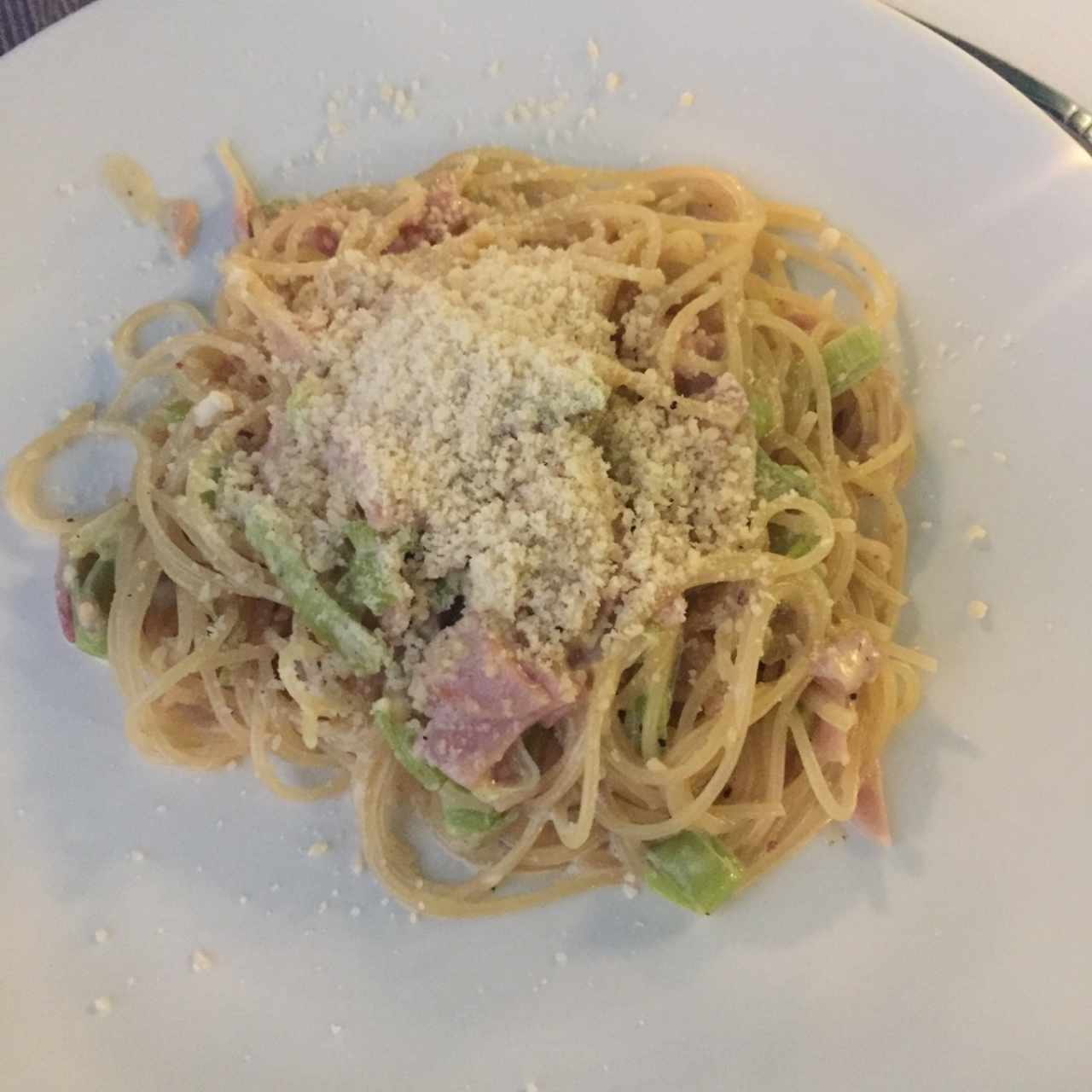 Spaghetti en salsa blanca