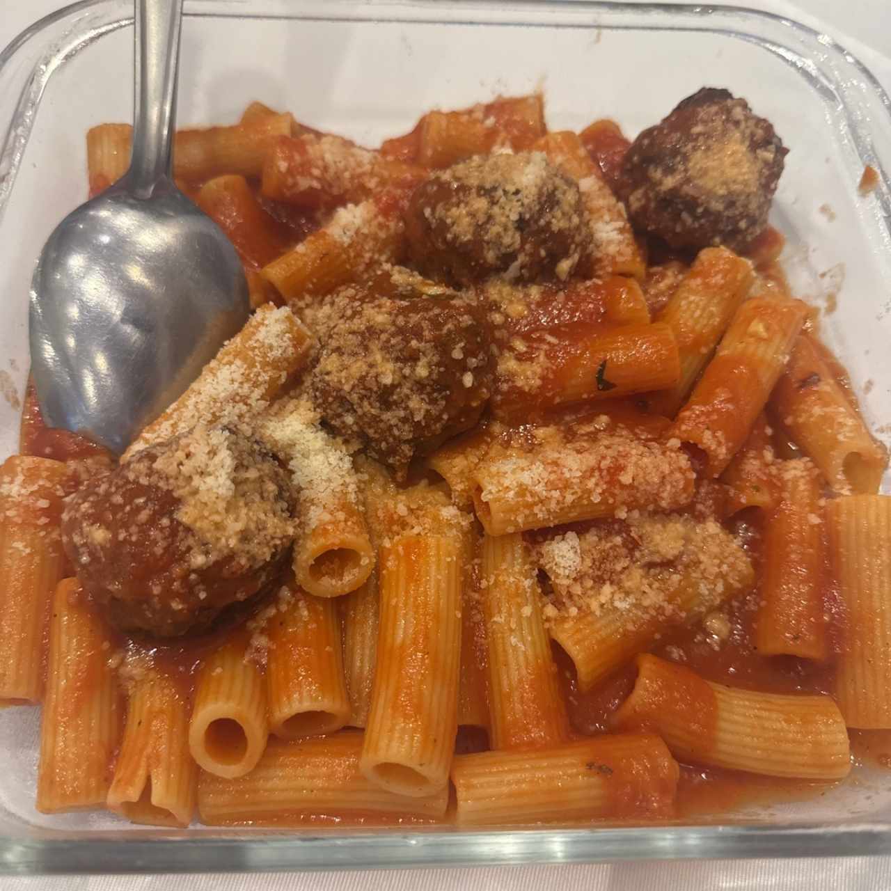 Con Albóndigas en Salsa de Tomate