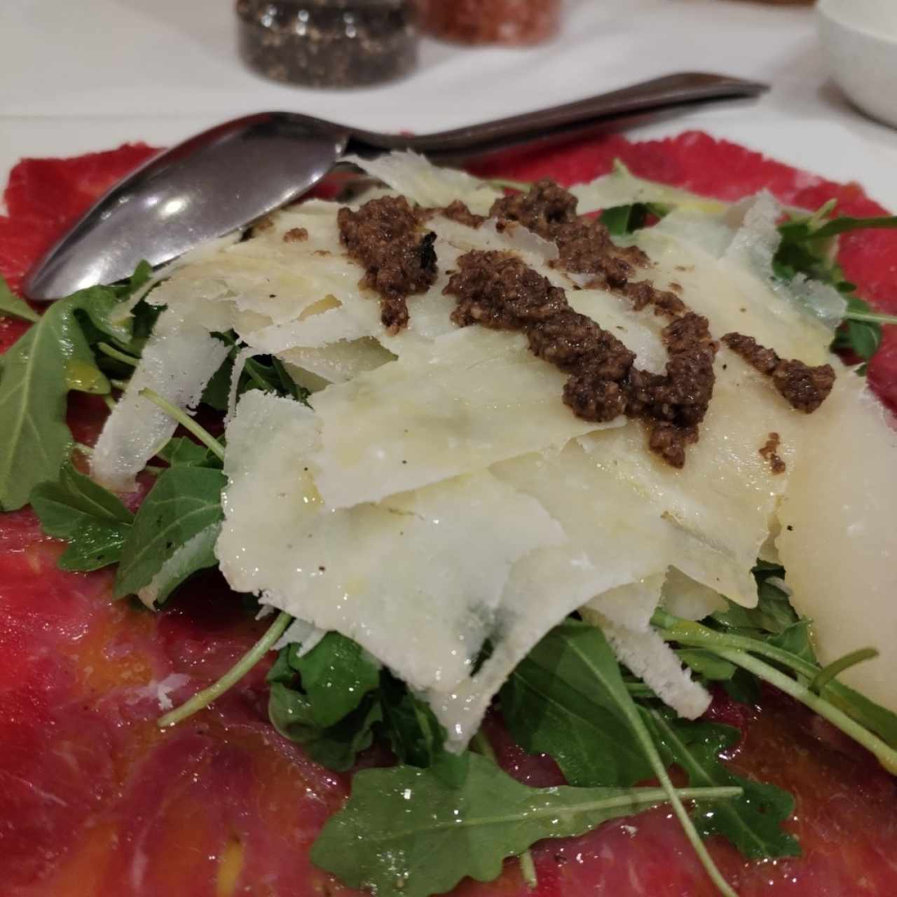 De Res con Rúcula, Parmesano y Trufa