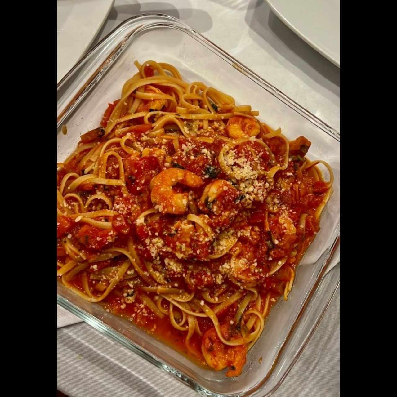 feruccinis con camarones y salsa roja