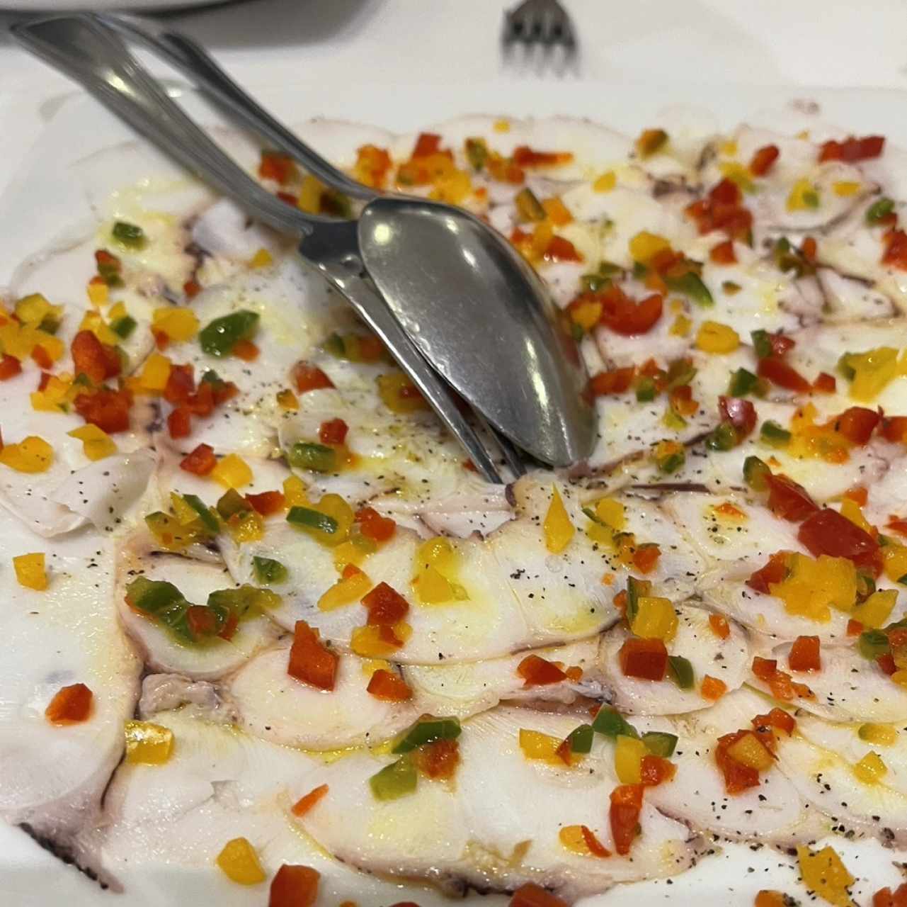 De Pulpo con Picadillo de Pimentones de Colores
