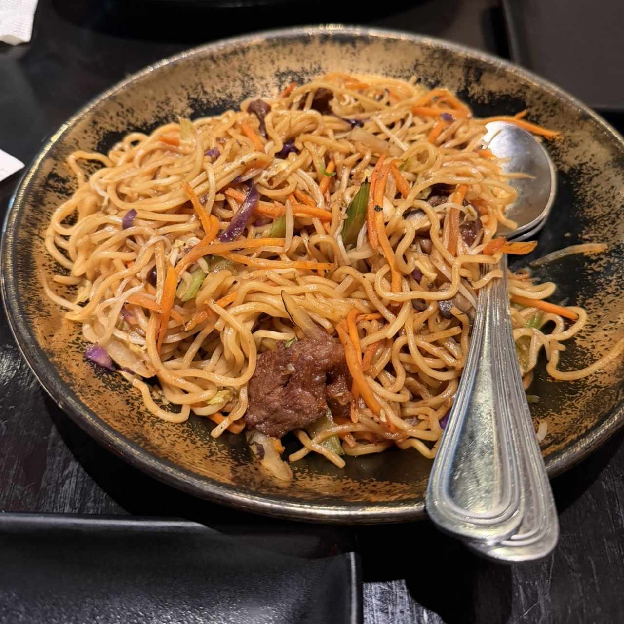 Fideos con vegetales y carne