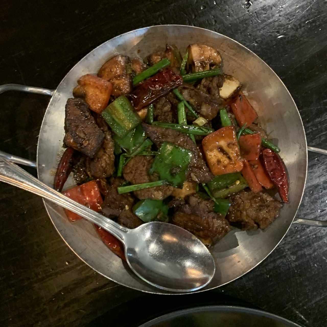 carne salteada con vegetales 