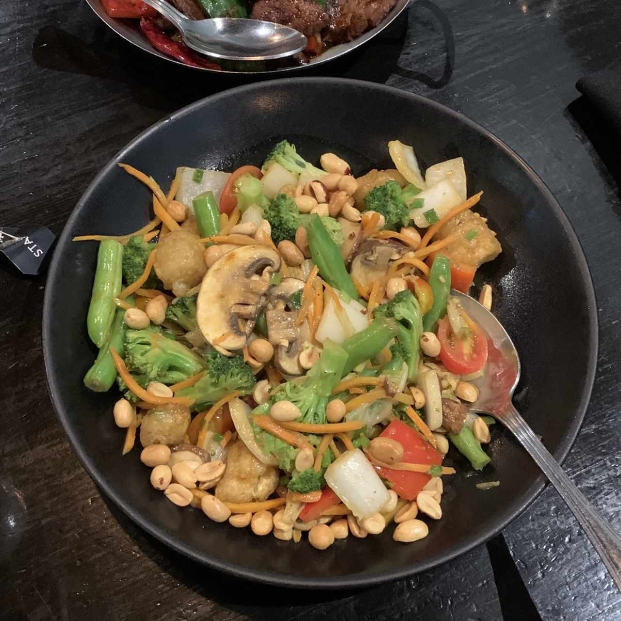 Tofu con vegetales y mani