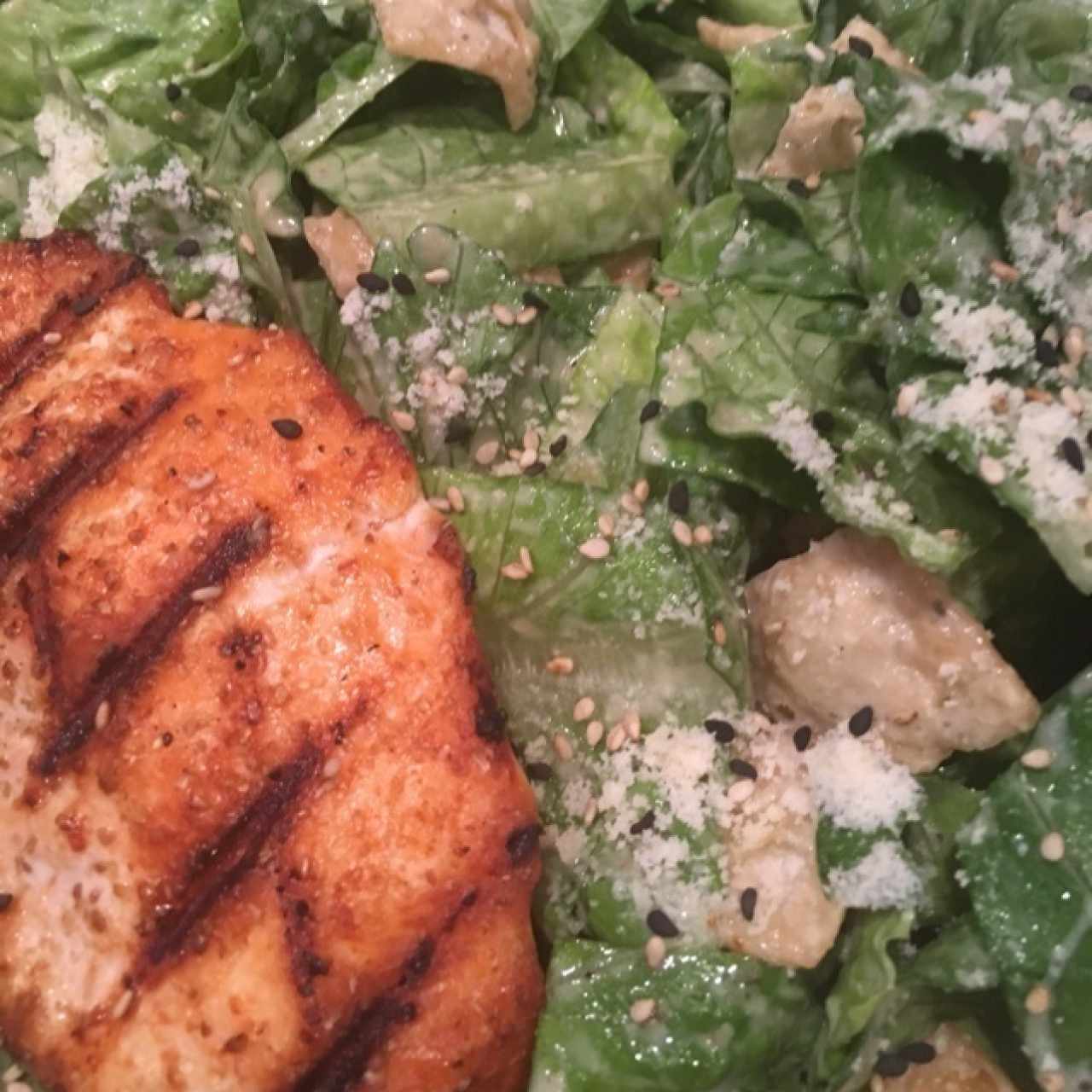 Ensalada Ceasar con salmón 