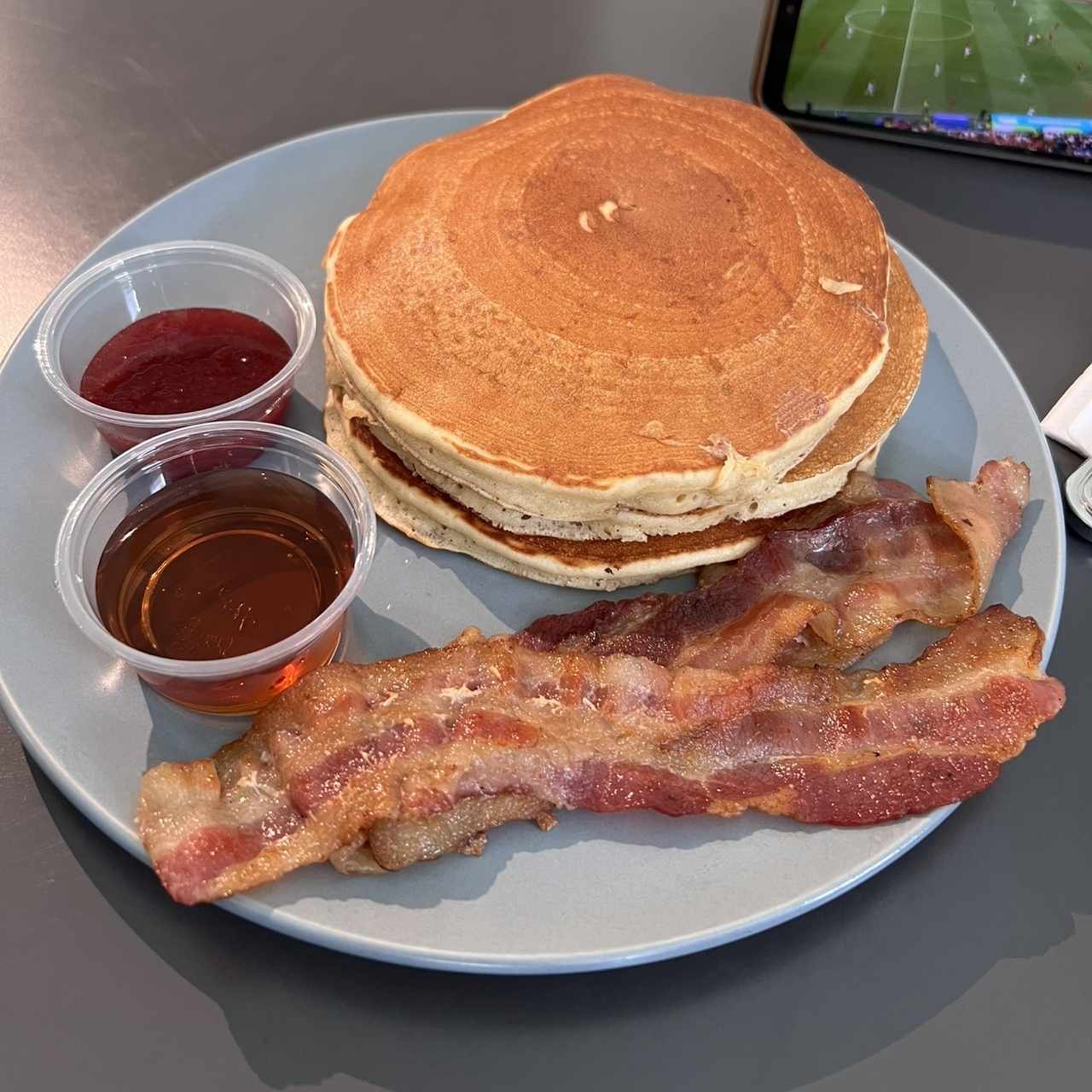 DESAYUNO - PANCAKES & BACON