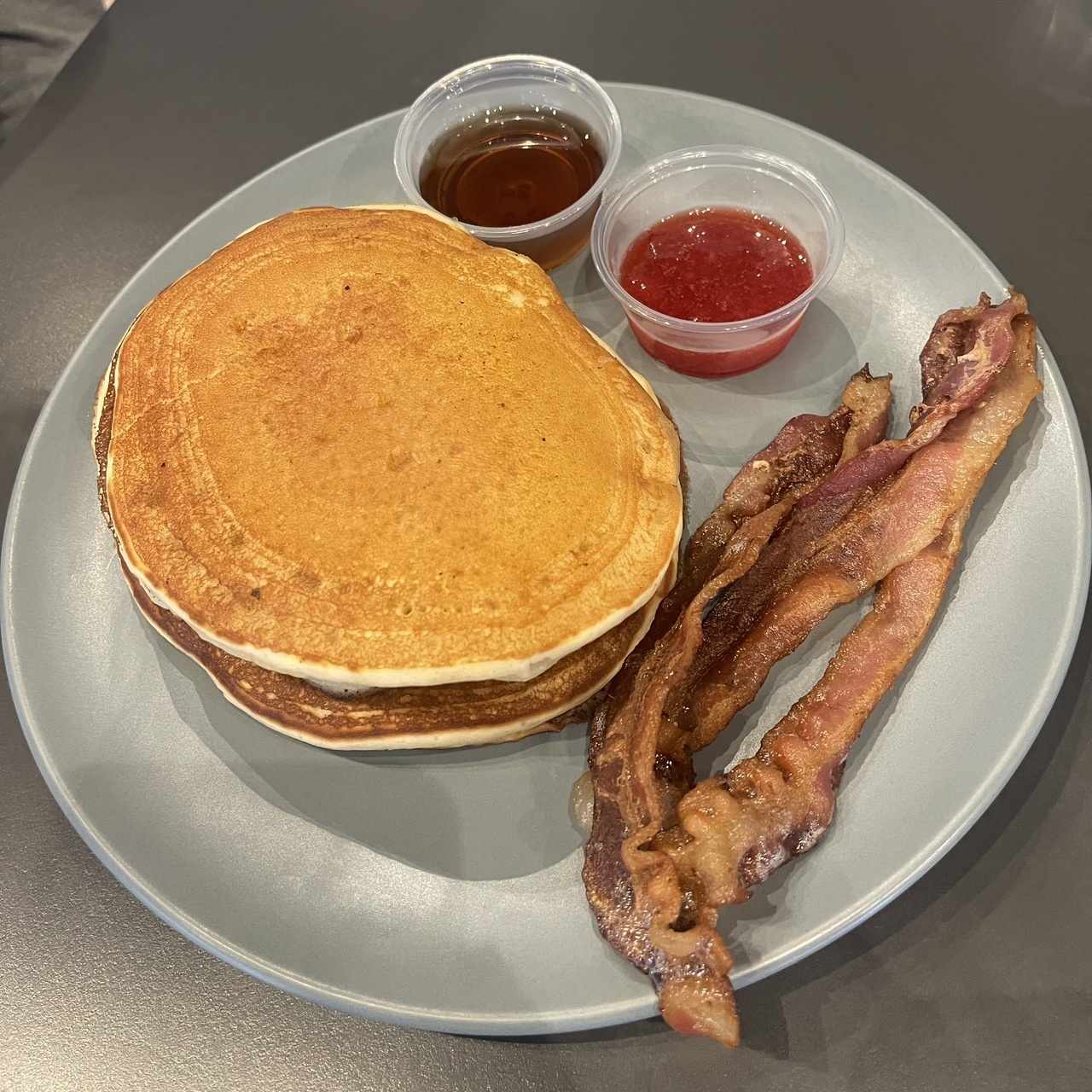 DESAYUNO - PANCAKES & BACON