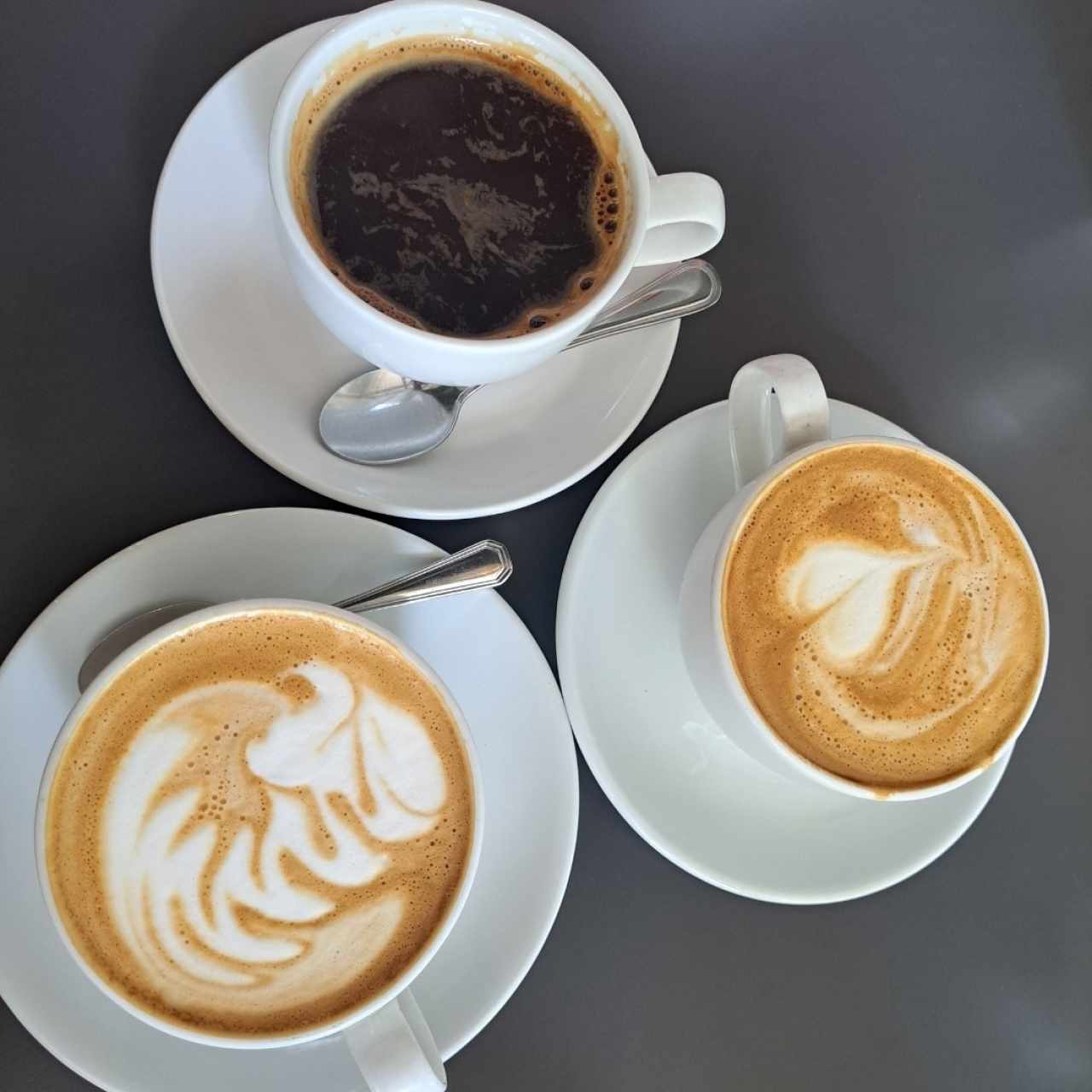 cafe negro y capuchino 