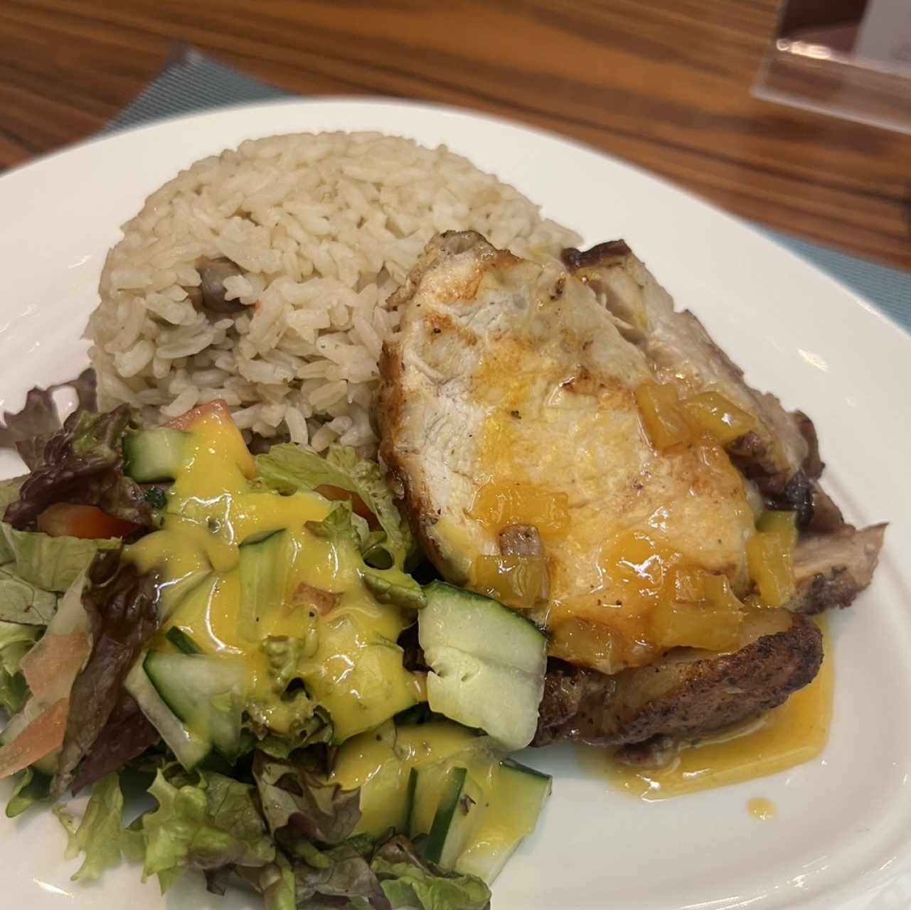 Arroz con guandú y lechón al horno 