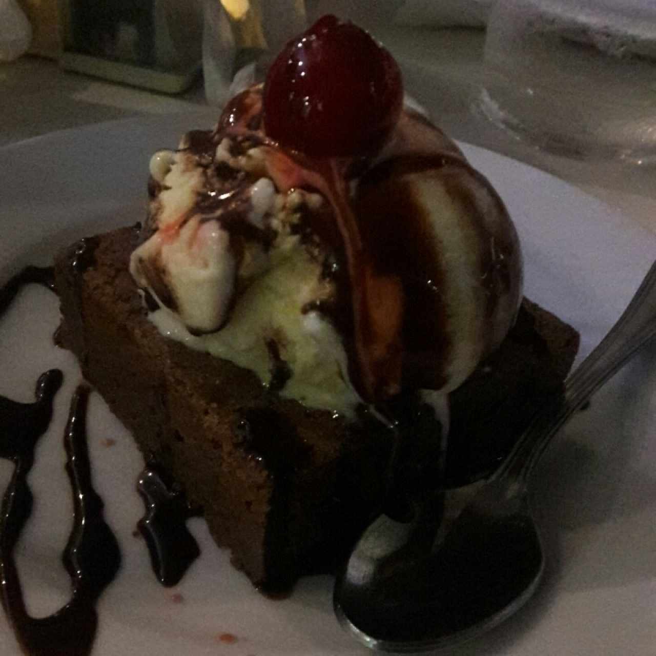 Brownie con helado