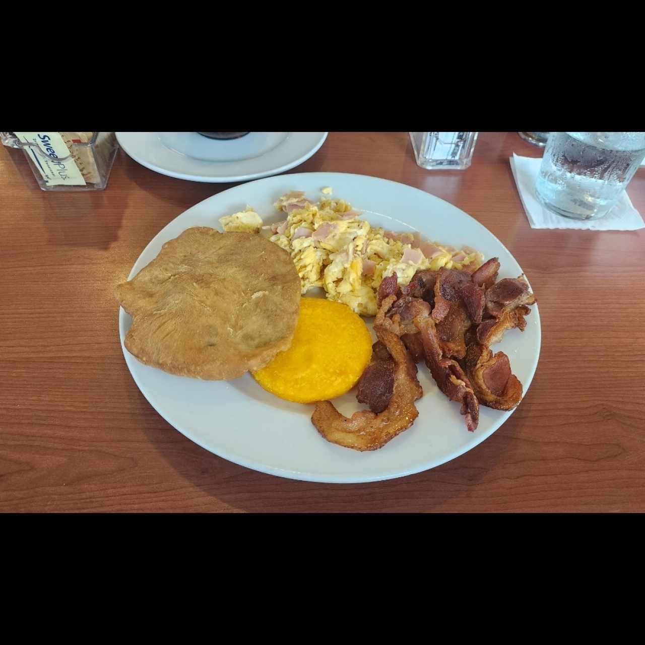 Huevos con Jamón o Tocino