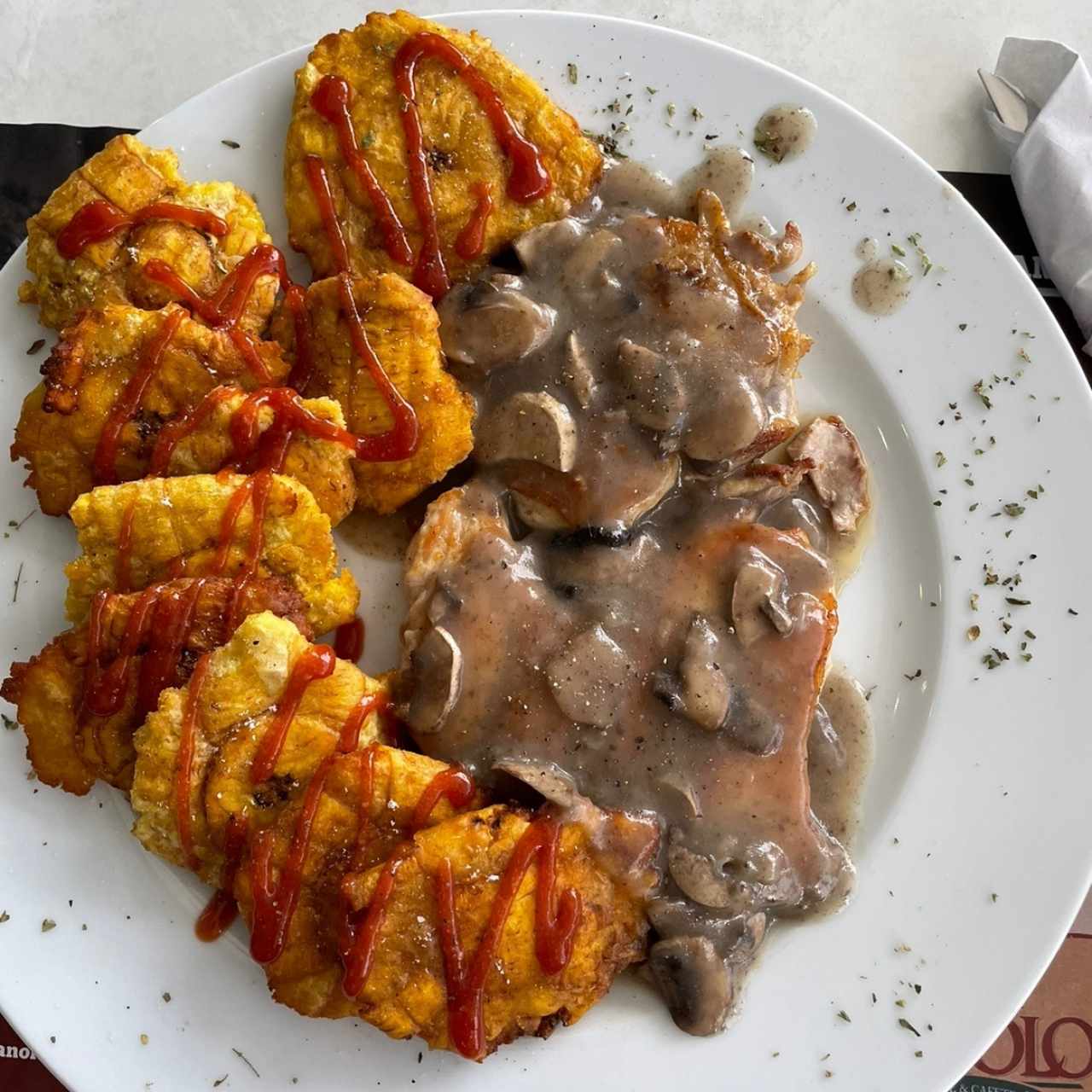 Pollo en salsa de hongos 
