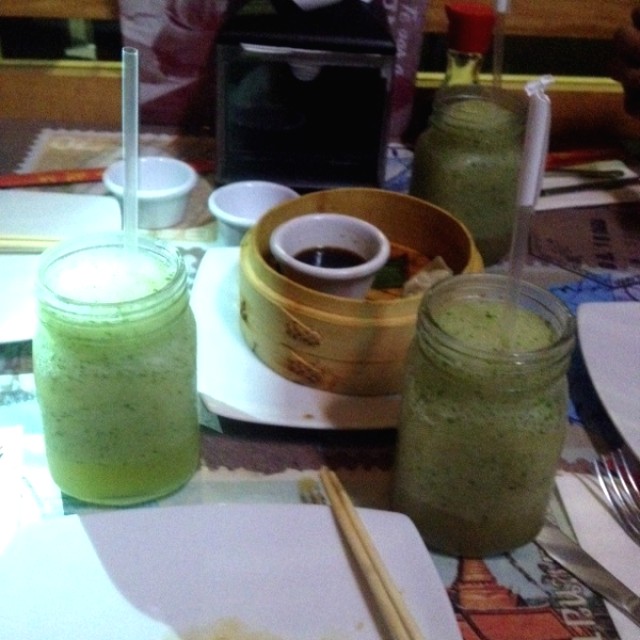 Gyozas mixtas y limonada hierba buena