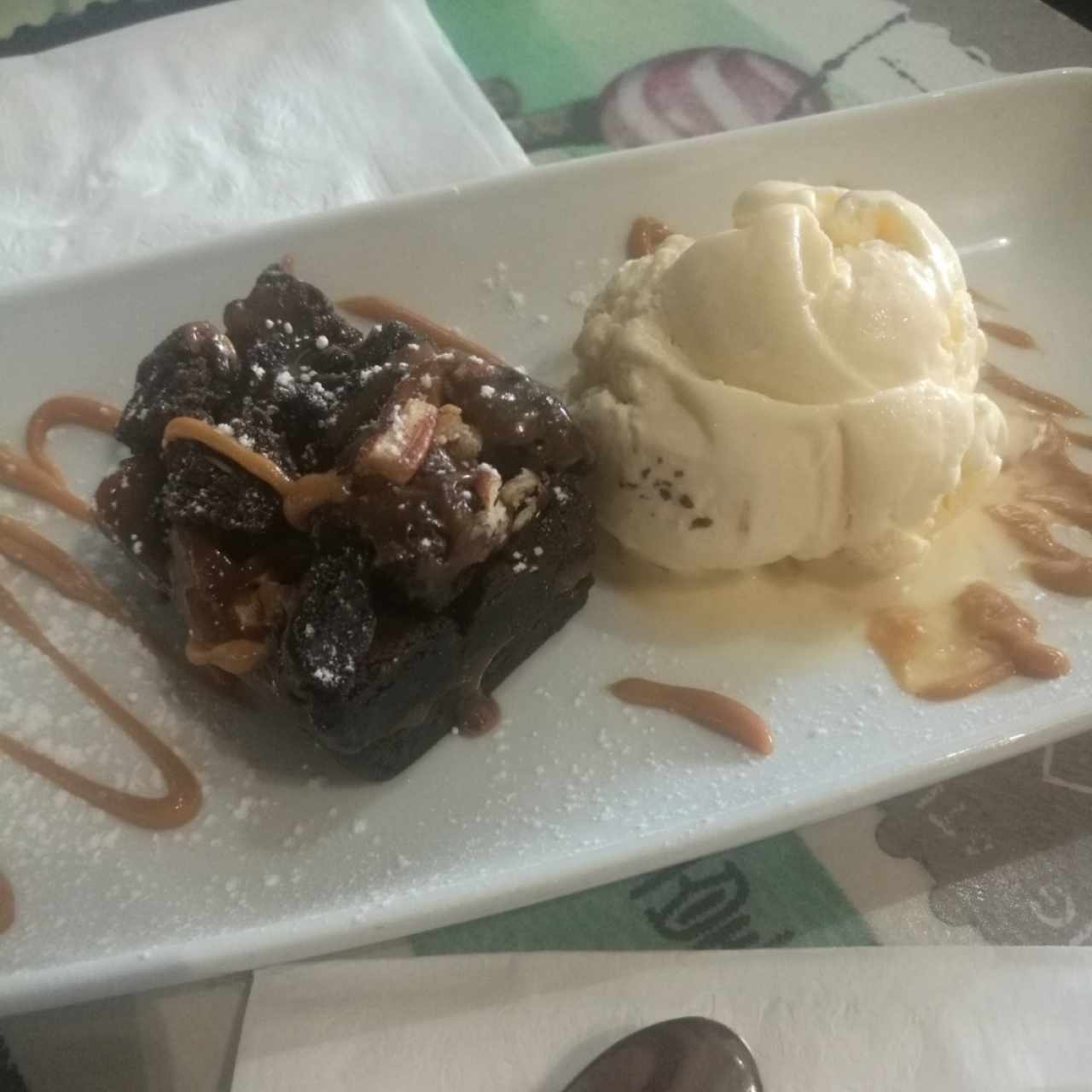 brownie con helado