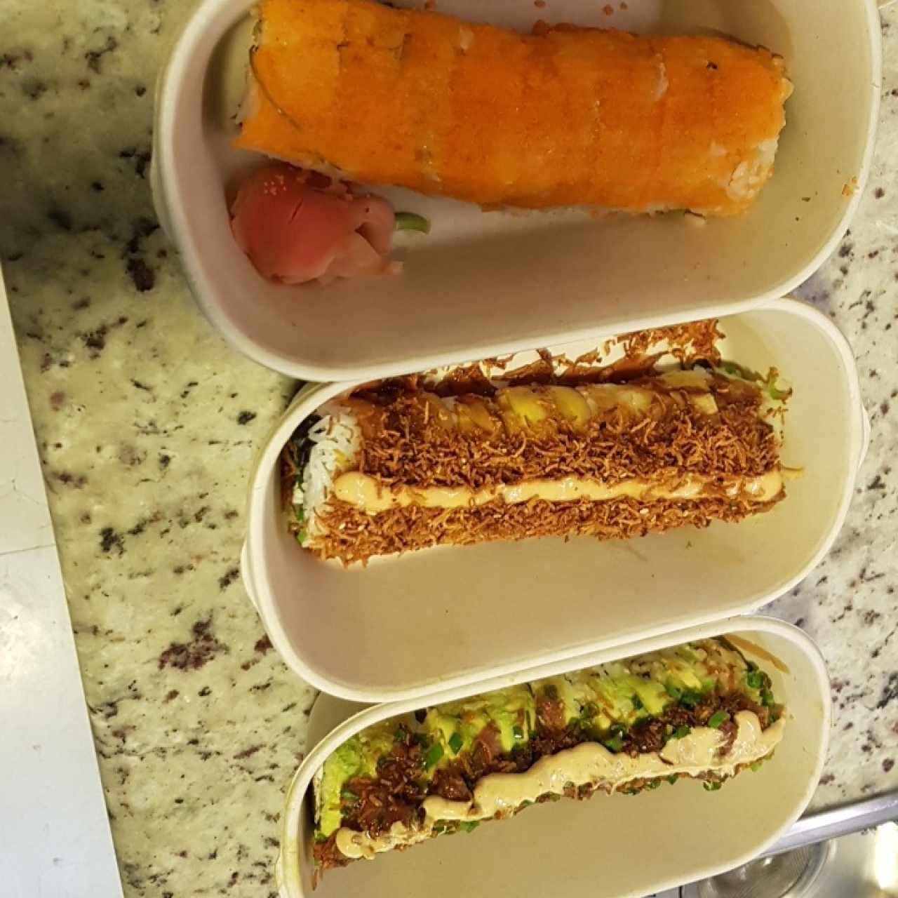 godzilla, dragón fly bombay, poke roll