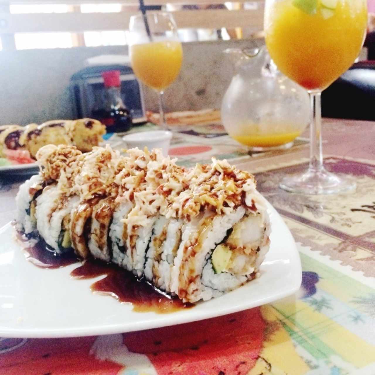 Dinamita Vietnamita y Media Jarra de Sangria de Mango